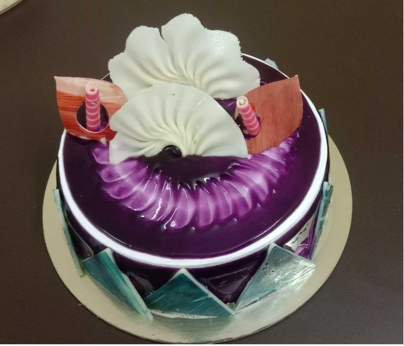 Premium RED N White Velvet Cake